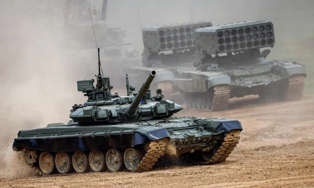 Η Μόσχα στέλνει τεθωρακισμένα οχήματα και στρατιωτικό εξοπλισμό στο Τατζικιστάν που συνορεύει με το Αφγανιστάν